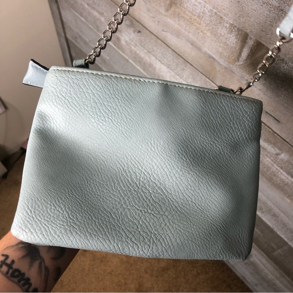 Kenneth Cole Reaction baby blue zipper crossbody small bag - Picture 5 of 6